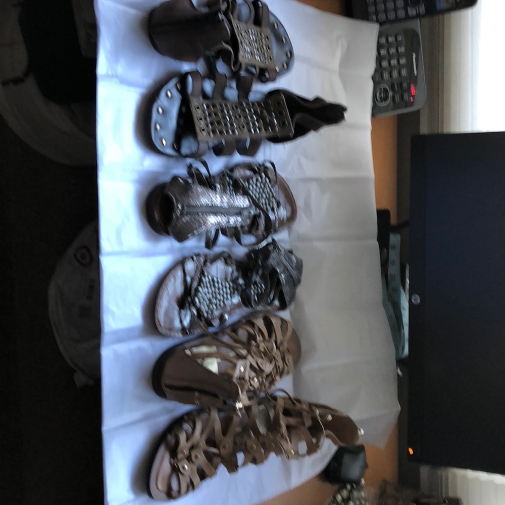 3 pairs of sandles🌺